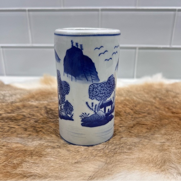 Blue and White Porcelain Chinoiserie Brush Pots Tulip Village Motif Vase 4.75” T - Picture 3 of 9